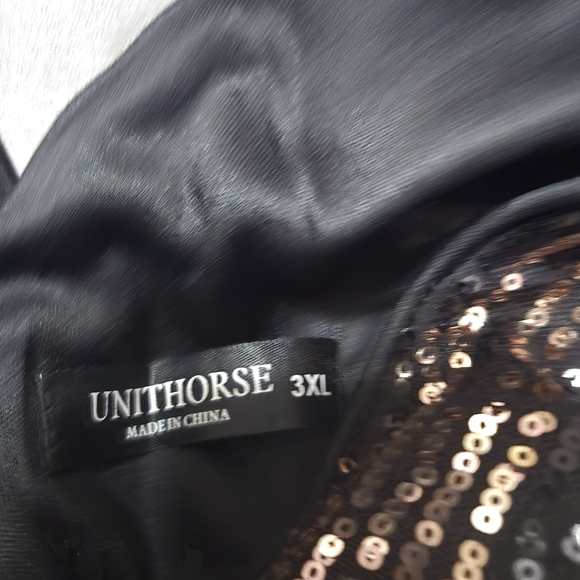 Elegant Black and Gold Sequin Dress - Picture 3 of 3